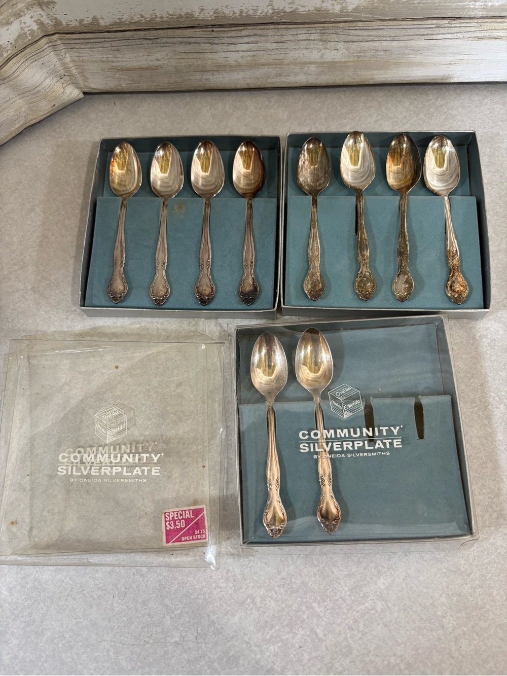 Set of 10 vintage 60s Oneida Community “Affection” small spoons